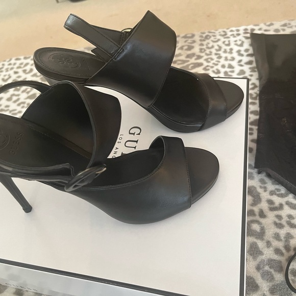BLACK GUESS HEELS 9.5 M - Picture 3 of 11